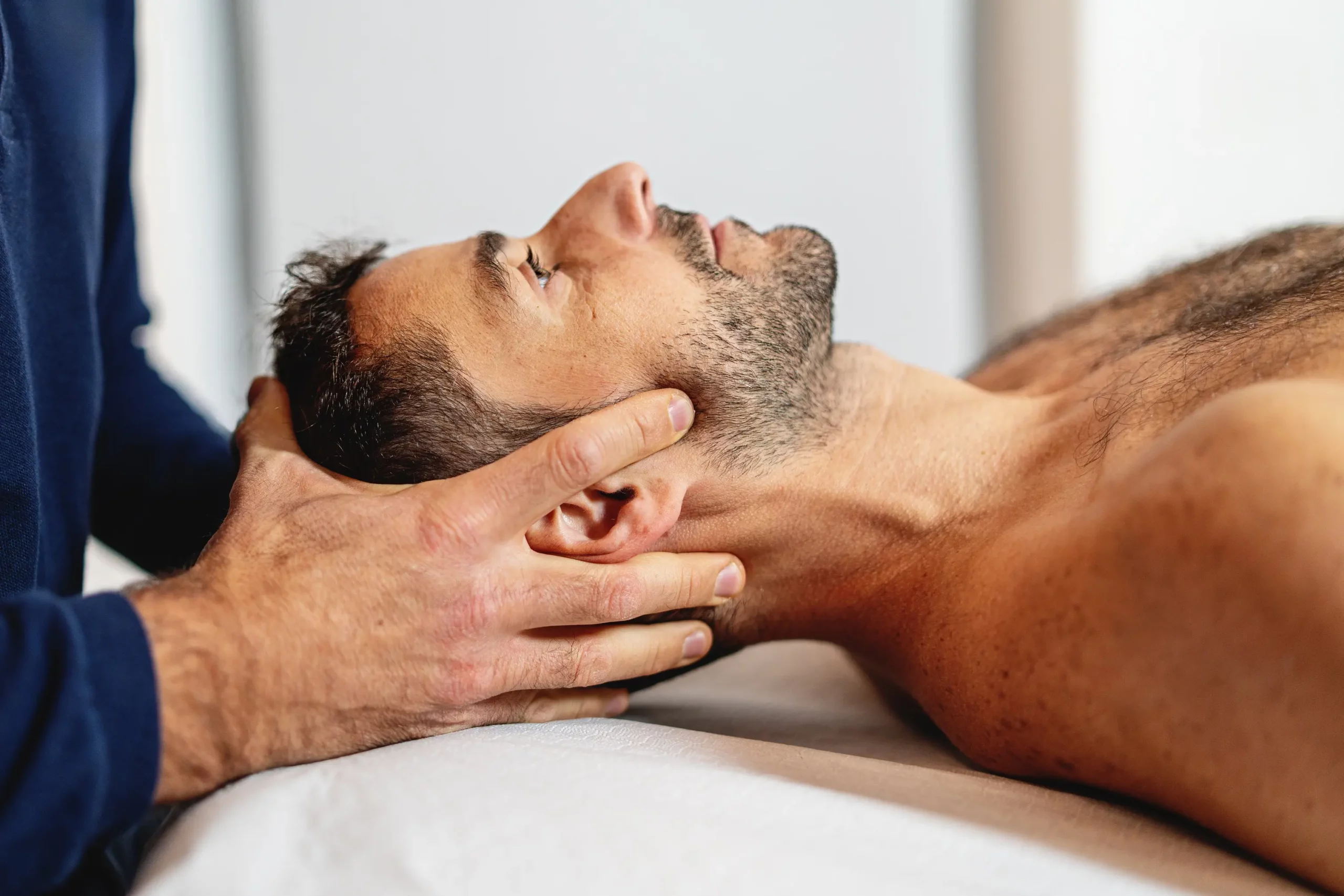 Kinésithérapie de la mâchoire : thérapie manuelle des muscles de la mastication et de la région cervicale au cabinet à Bruxelles